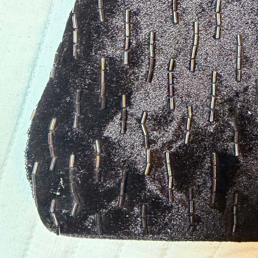 Vintage Black Velvet Beaded Evening Bag with Kiss Lock Closure - Picture 4 of 8
